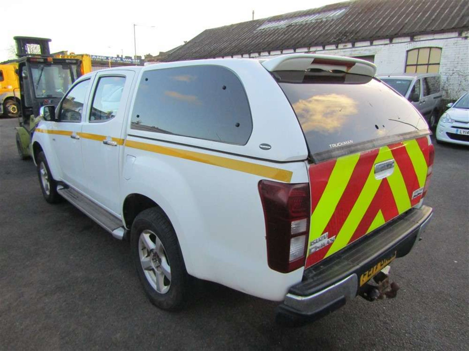 2017 17 reg Isuzu D-Max Yukon Twin Turbo D/C TD (Runs but No Gearbox) - Image 3 of 6