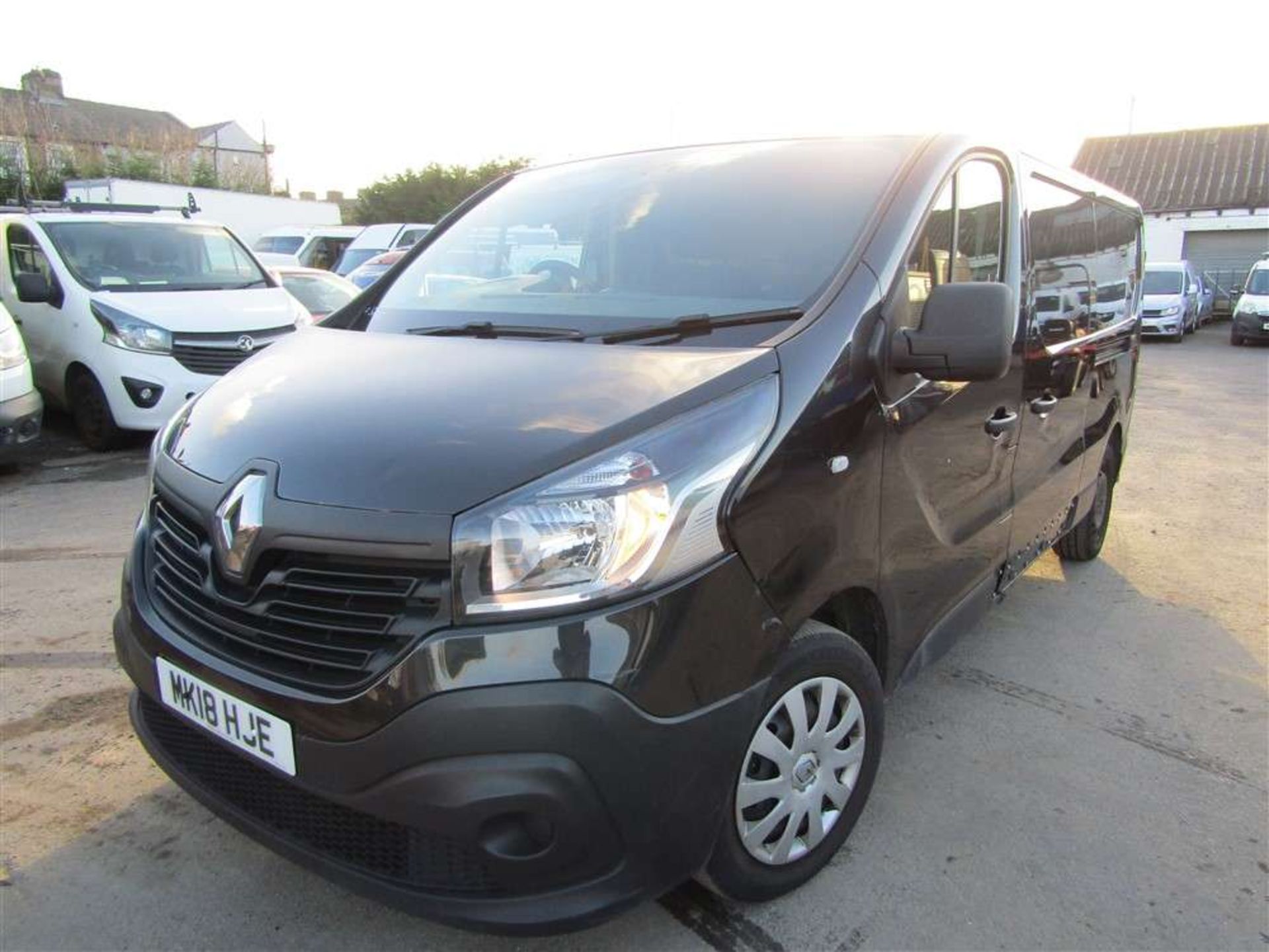 2018 18 reg Renault Trafic LL29 DCI 120 LWB - Image 2 of 8