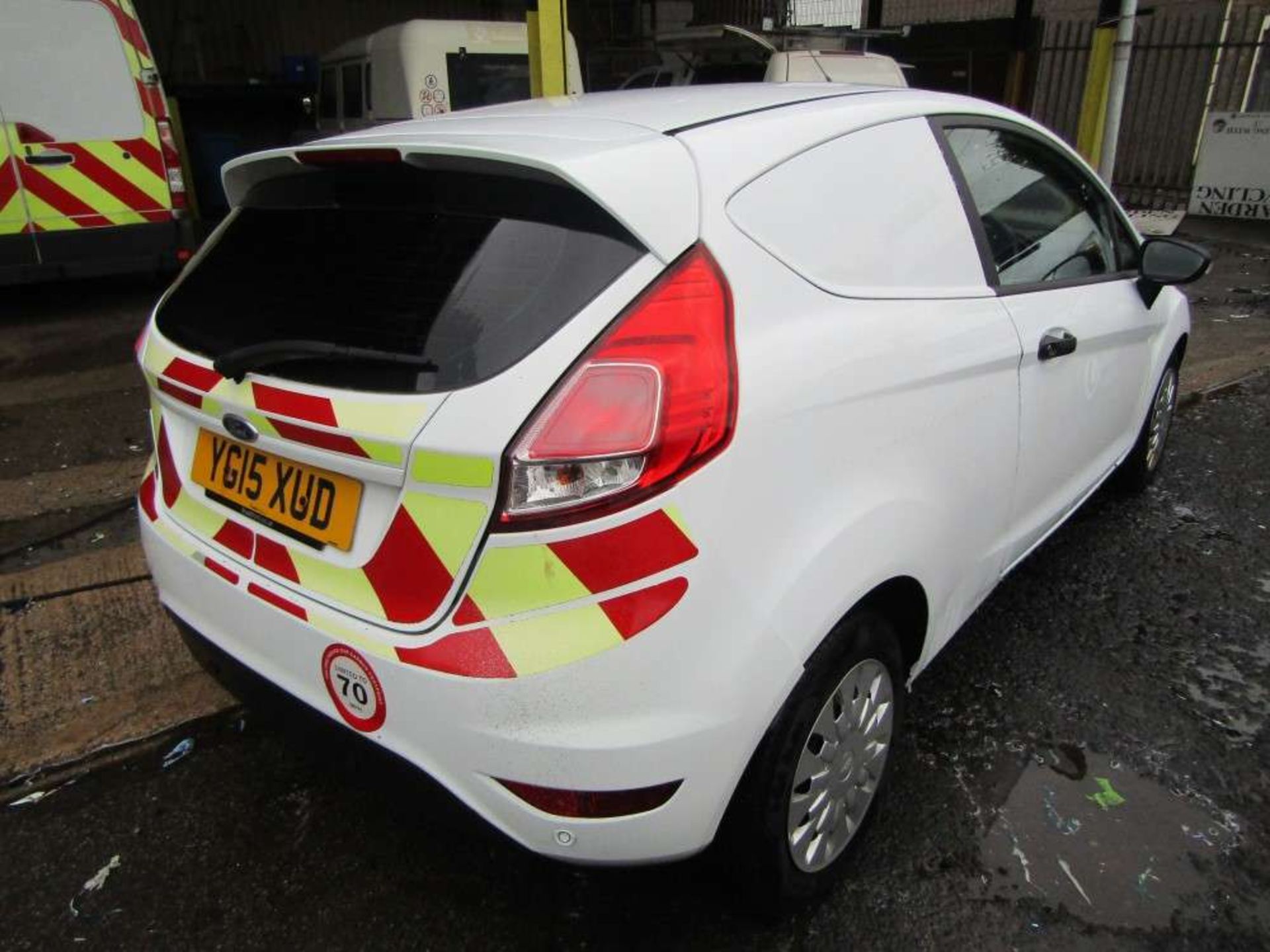 2015 15 reg Ford Fiesta Econetic Tech TDCI (Direct United Utilities Water) - Image 4 of 7