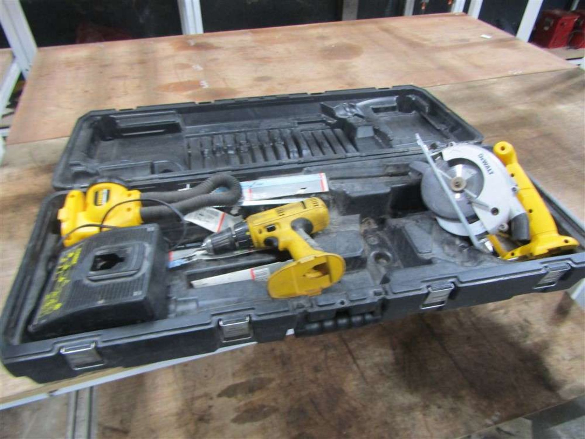 Dewalt DWSPAK2 5 Set Cordless Drill, Circular Saw & Light