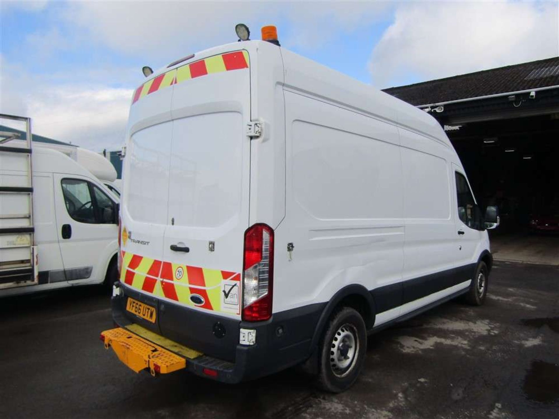 2016 66 reg Ford Transit 350 - NEW ENGINE FITTED BY FORD - Image 4 of 8