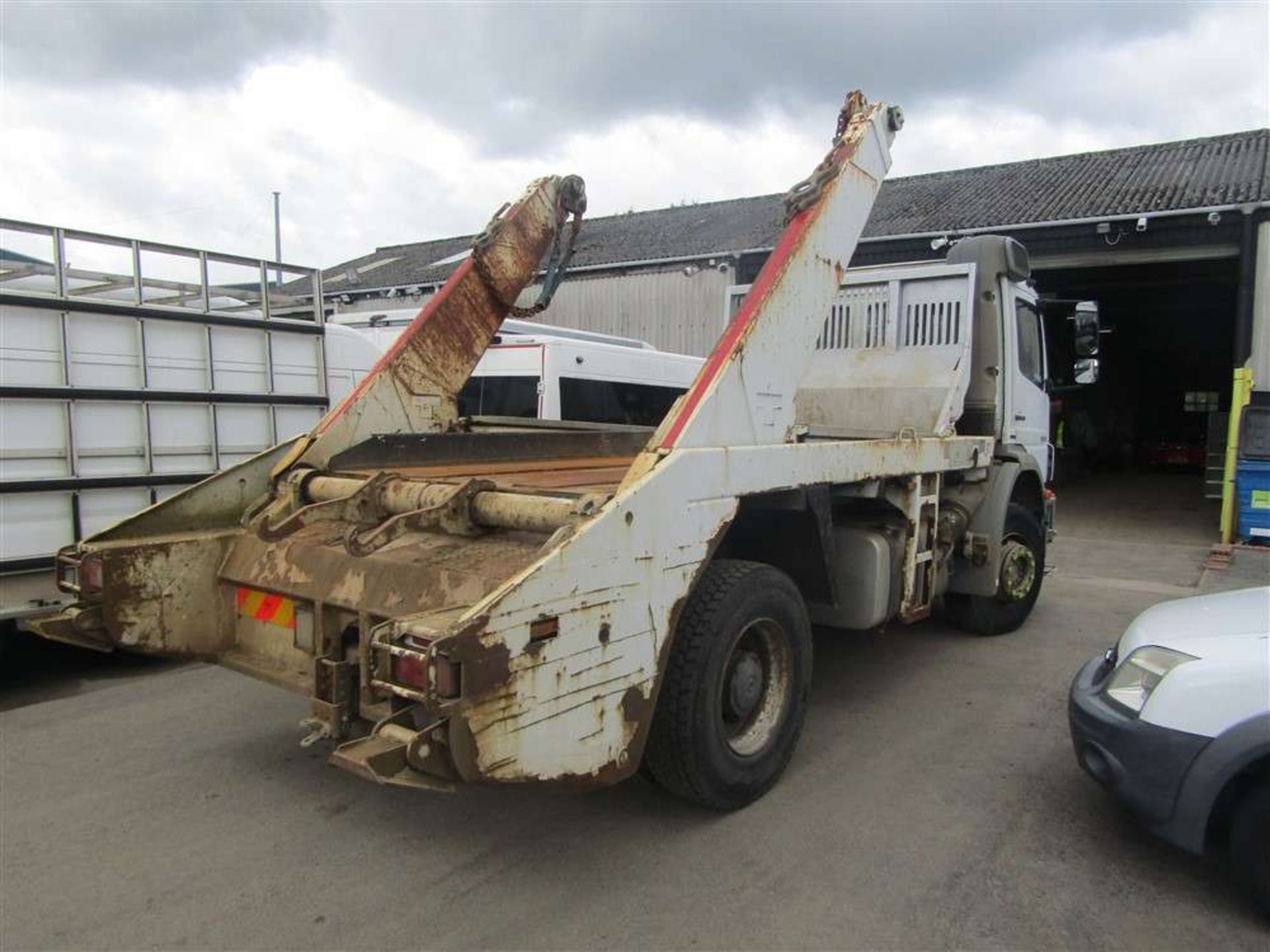 2009 09 reg Mercedes 1824K Axor Skip Wagon (Runs for Loading Only) (Direct United Utilities Water) - Image 4 of 6