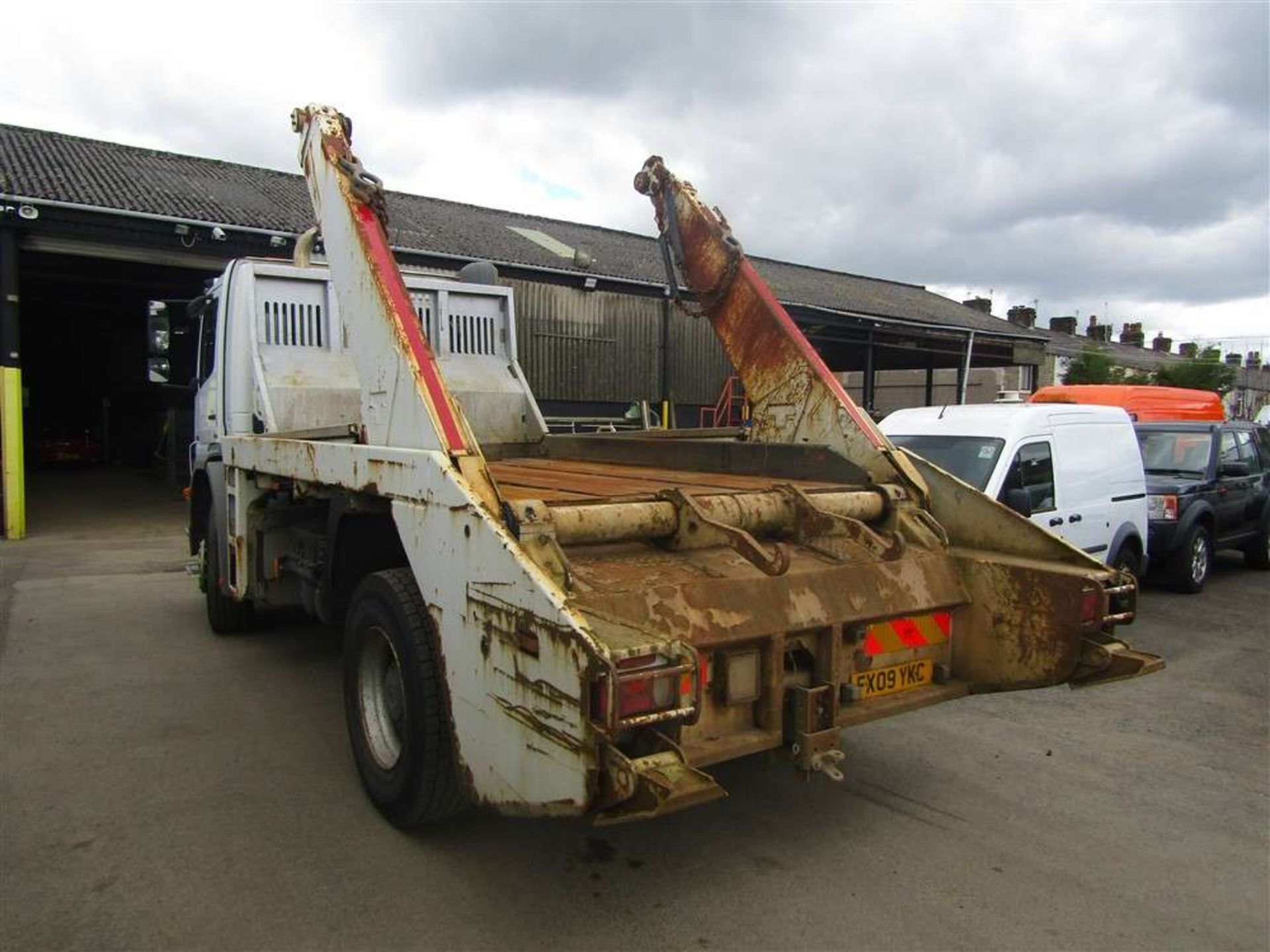2009 09 reg Mercedes 1824K Axor Skip Wagon (Runs for Loading Only) (Direct United Utilities Water) - Image 3 of 6