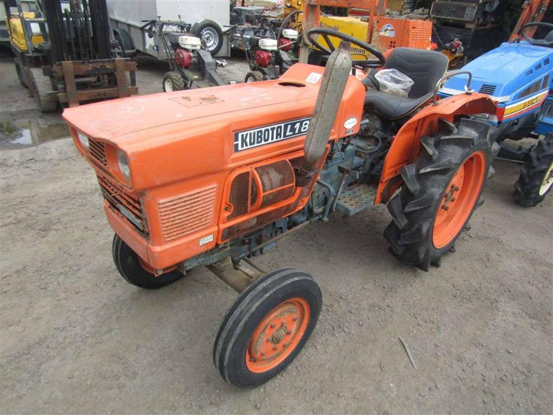 Kubota L1801 18hp 4 wd Compact Tractor with PTO - Image 2 of 5