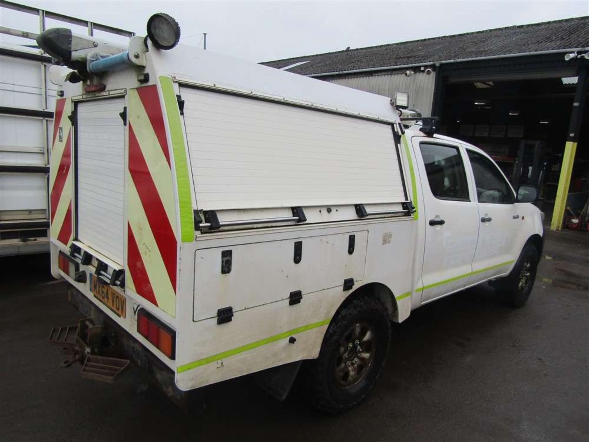 2014 64 reg Toyota Hilux Active D-4D 4x4 DCB (Direct Electricity North West) - Image 3 of 6