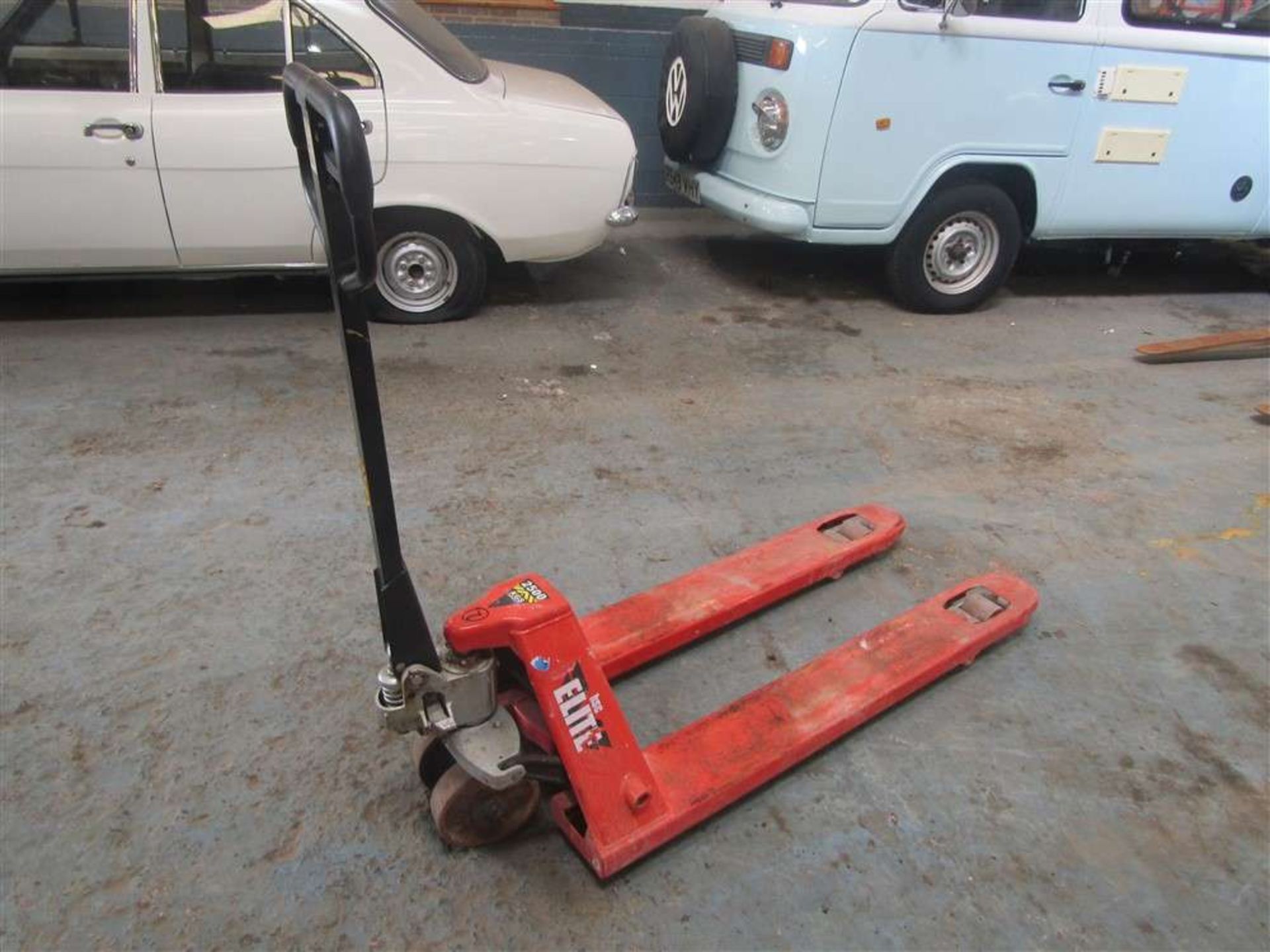 2.5t Hydraulic Pallet Truck (Direct Hire Co)
