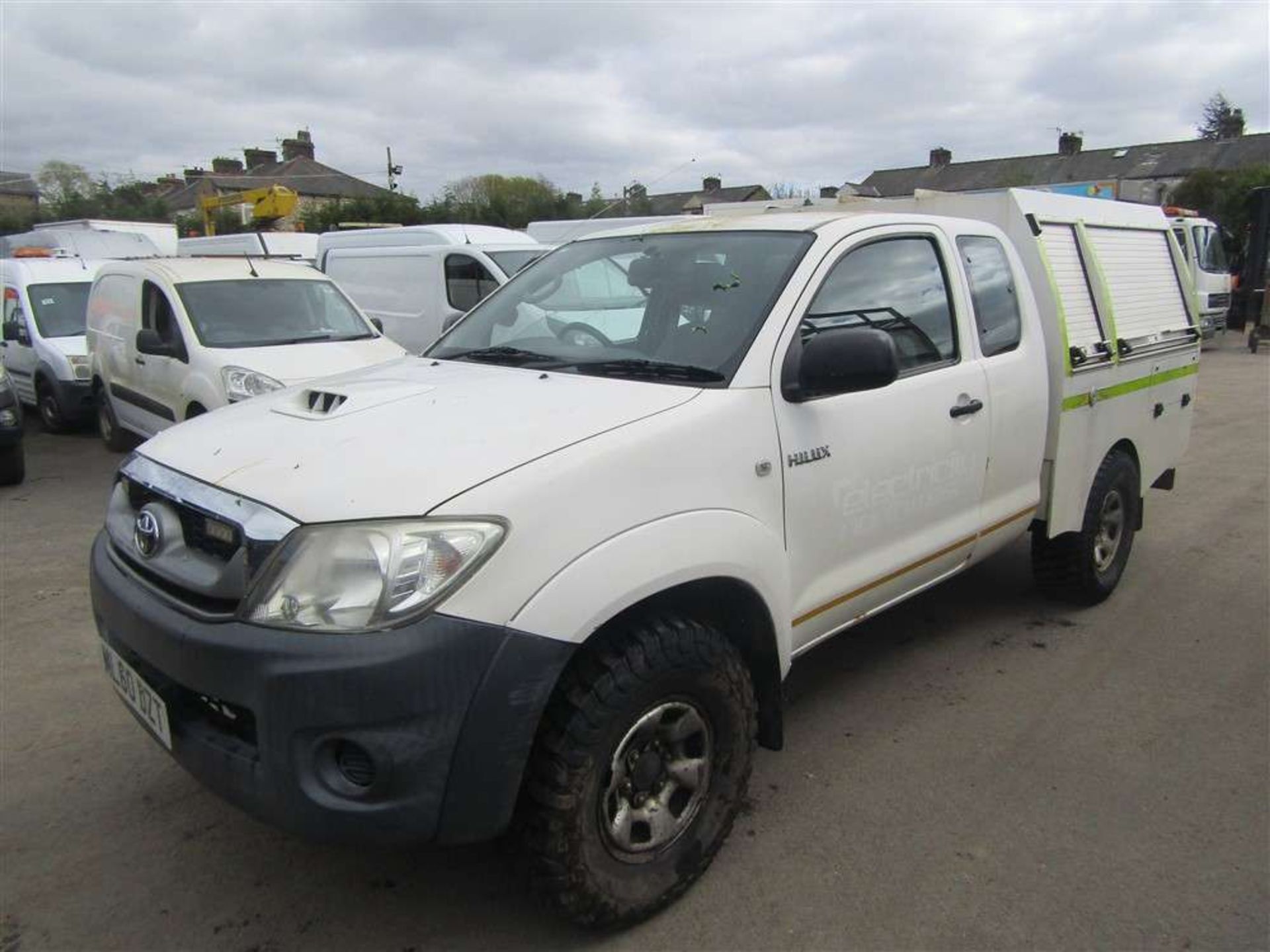 2011 60 reg Toyota Hilux HL2 D-4D 4x4 ECB (Direct Electricity North West) - Image 2 of 6