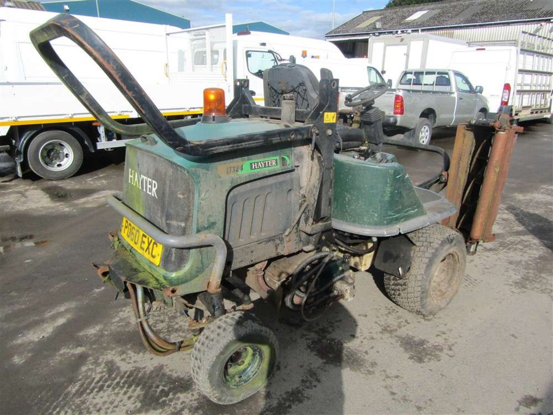 2010 60 reg Hayter L324 Triple Ride On Mower - Image 4 of 4