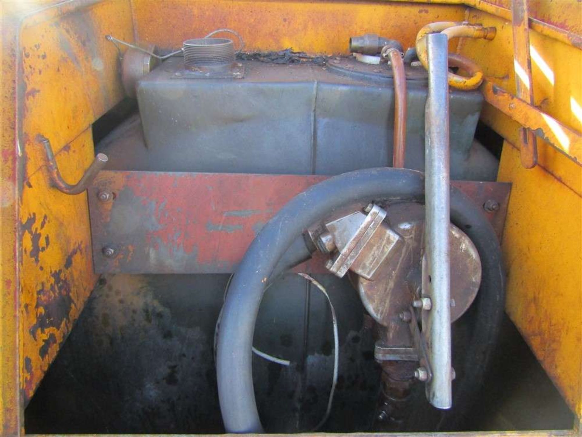 1000 Ltr Fuel Tank / Safe c/w Manual Pump - Bild 2 aus 2