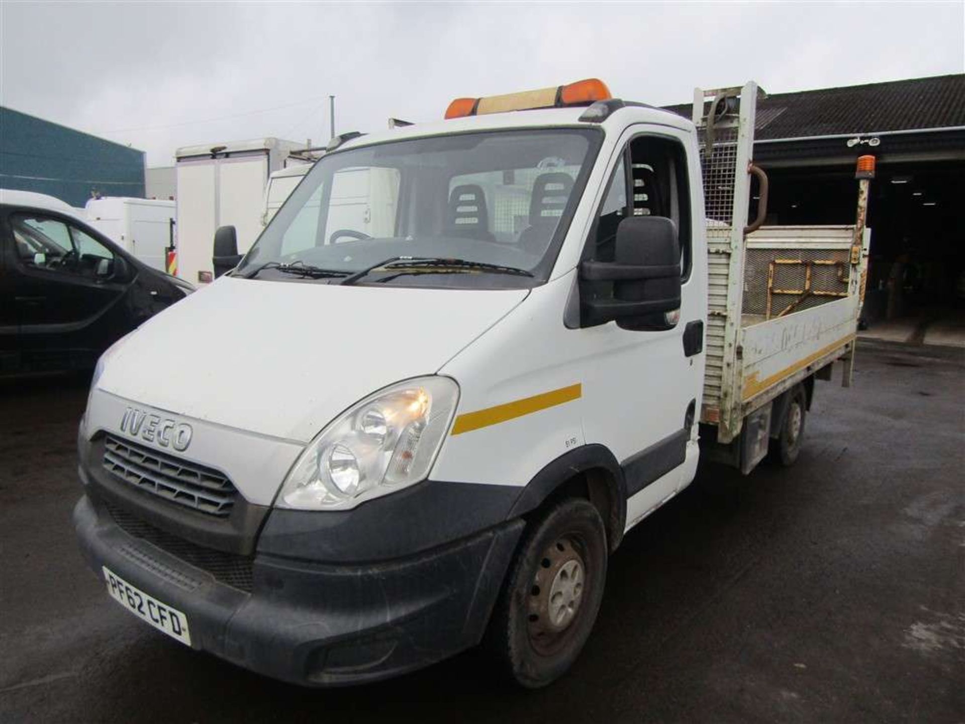 2013 62 reg Iveco Daily 35S13 MWB Flatbed Tail Lift - Image 2 of 6