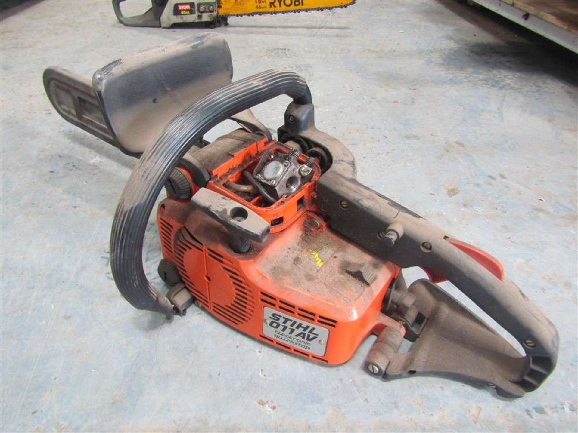 Stihl 011AV Chainsaw