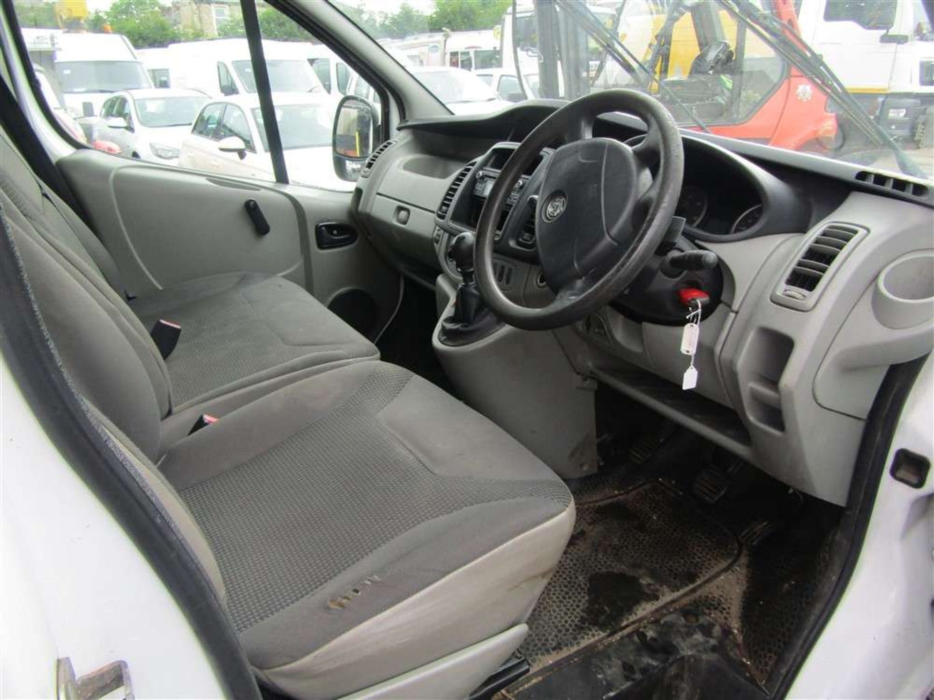 2013 13 reg Vauxhall Vivaro 2900 CDTI LWB (Gearbox Issues) - Image 5 of 6