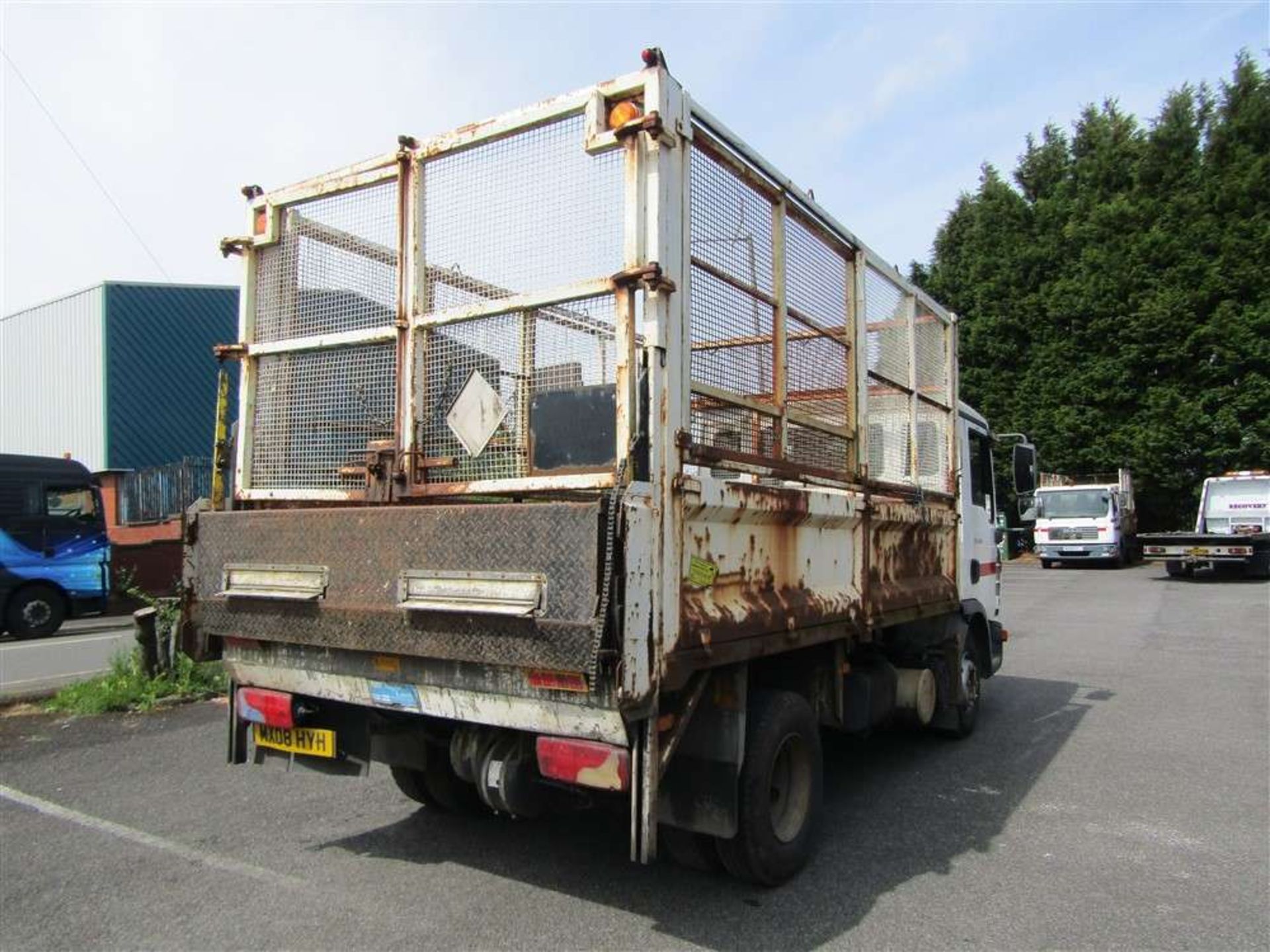 2008 08 reg MAN TGL 8-150 Caged Tipper c/w Tail Lift (Runs But Doesn't Drive) (Direct Council) - Bild 3 aus 6