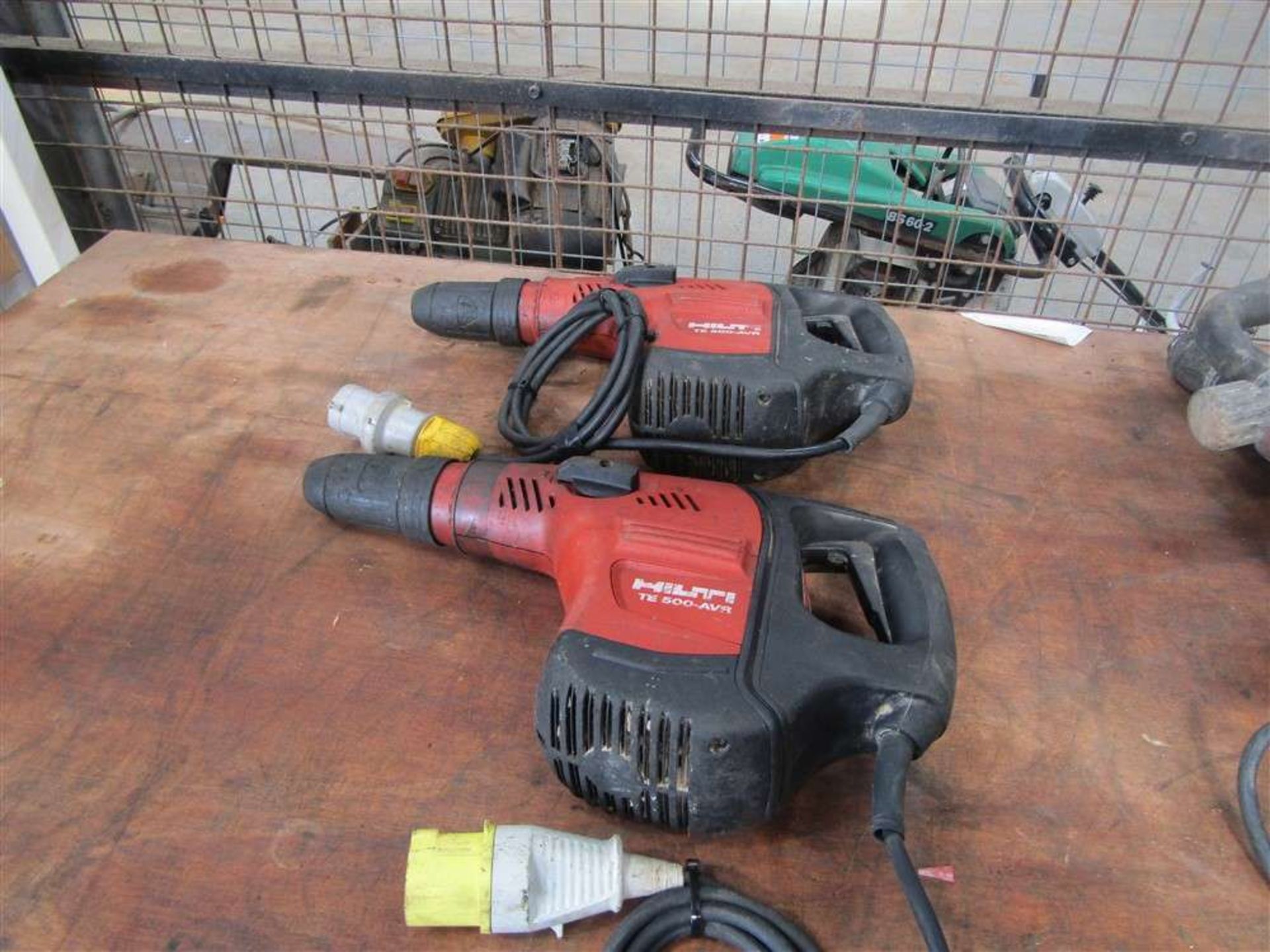 2 x Hilti TE500-AVR Breakers