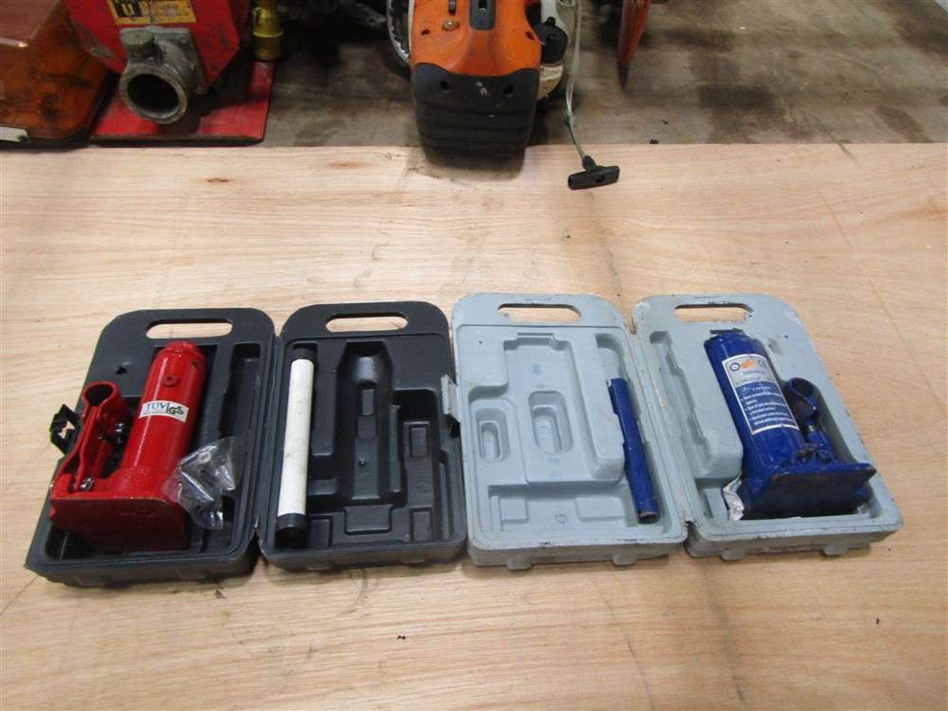 2 x Hydraulic Bottle Jacks 3t & 2t