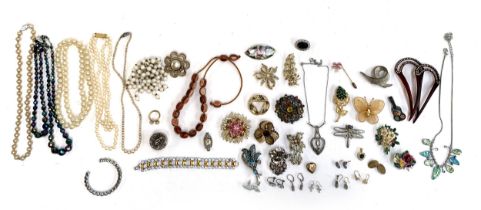 A mixed lot of costume jewellery to include Alpaca Mexico brooch; paste bracelet; silver earrings;