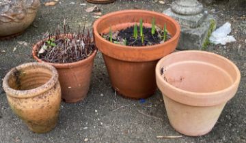 Four various terracotta plant pots, the largest 28cmH (4)