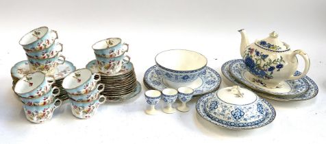 A mixed lot of ceramics to include 9 pieces of blue and white Wedgwood, comprising muffin dish,