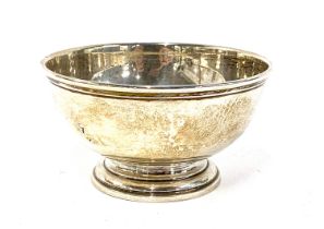 A small silver bowl by Charles & Richard Comyns, London 1924, 10cmD, 2.4ozt