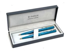 A Parker ballpoint pen and matching mechanical pencil, both in turquoise, in Parker box