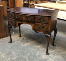 A bowfront dressing table in 18th century style, with five drawers, on cabriole legs, 96x52x76cmH