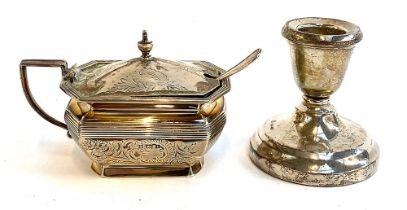 An Edwardian silver lidded mustard with blue glass liner, Birmingham 1901; together with a dwarf