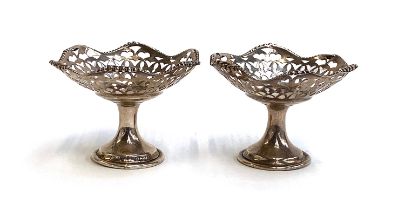 A pair of small early 20th century pierced stemmed bonbon dishes, Birmingham 1907, 6cm high