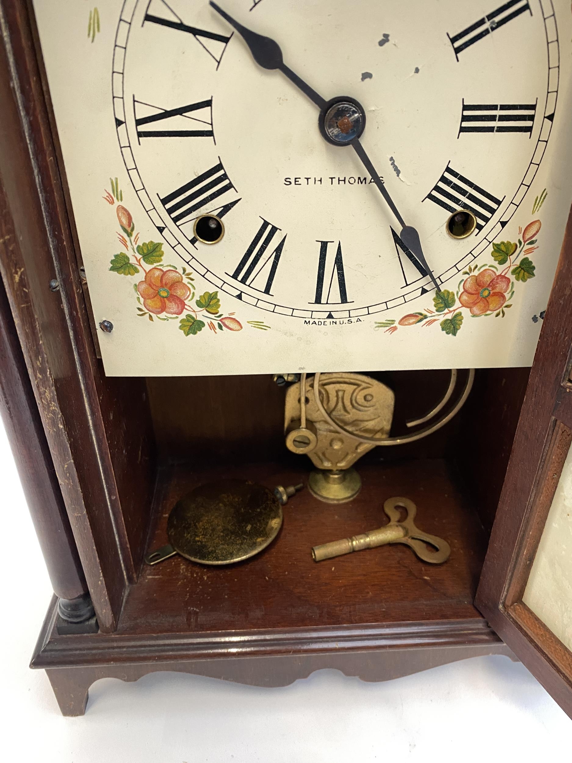 An American mantel clock by Seth Thomas, the door glazed with a print of Independence Hall, - Image 3 of 3