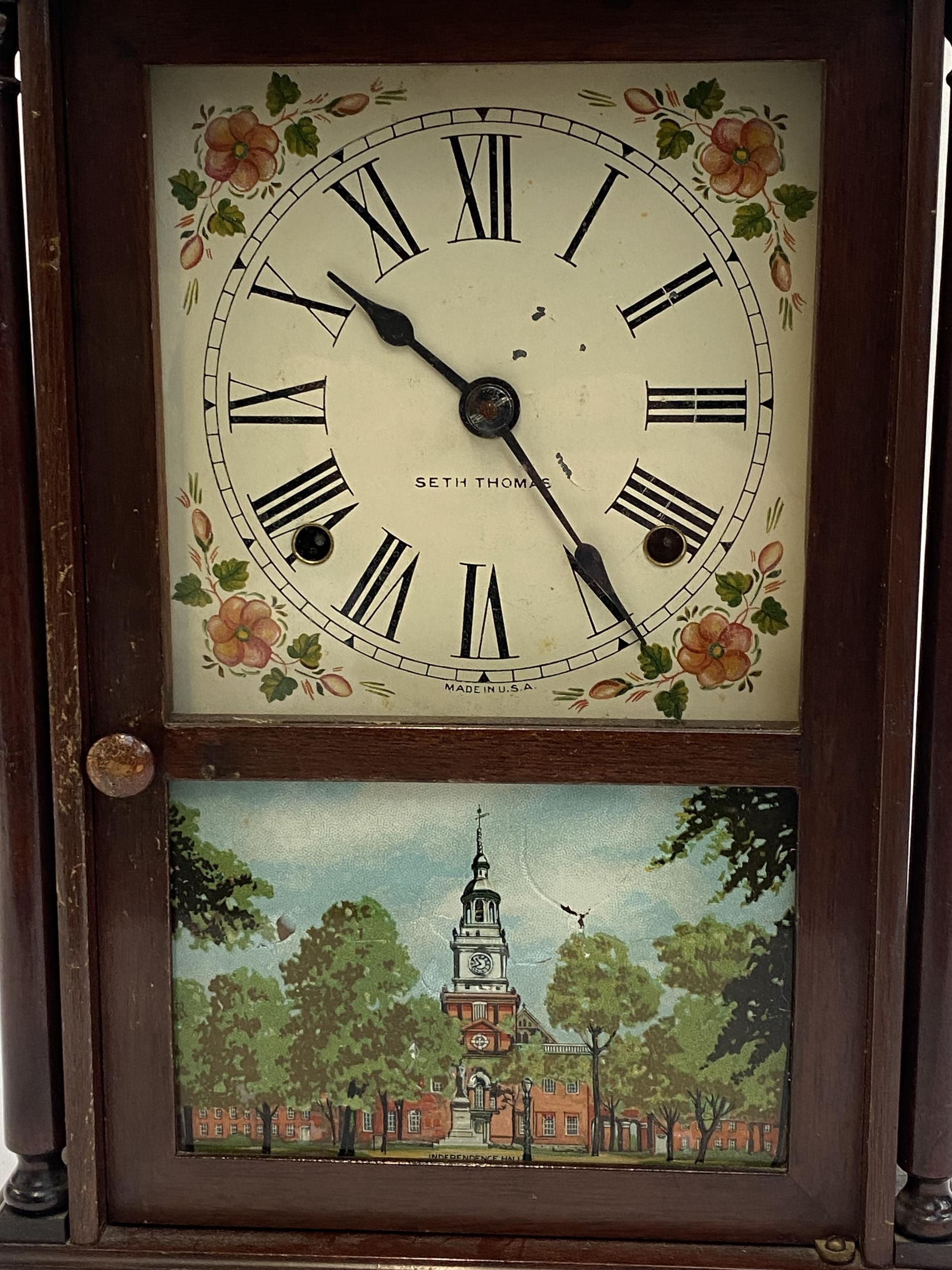 An American mantel clock by Seth Thomas, the door glazed with a print of Independence Hall, - Image 2 of 3