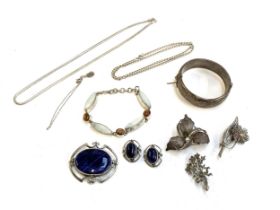 A quantity of silver jewellery to include Malcolm Gray for Ortak Scottish silver and sodalite brooch