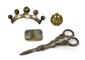 A silver plated Victorian hair ornament, 11.5cmW; together with a pair of silver plated grape