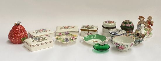 A mixed lot of ceramics to include Wedgwood, Delft, 18th century bowl (af); Porcelaine de Paris