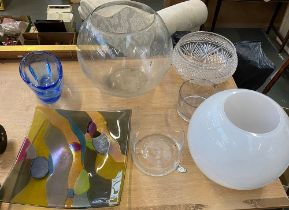 A large glass fishbowl, 34cmH; together with a quantity of glass bowls etc