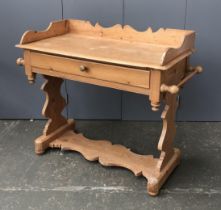A Victorian pine wash stand, with shaped three quarter gallery, over a single drawer, 100x47x74cmH