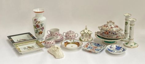 A mixed lot of ceramics to include Coalport, a painted glass vase, Imari dish etc