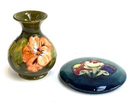 A green Moorcroft vase, 13cmH; together with a Moorcroft lid depicting toadstools, 14cmD (2)