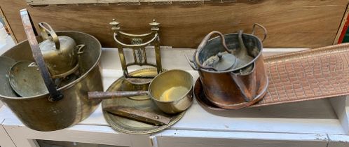 A mixed lot of brass and copper items to include large saucepan, kettle, pots etc, alligator