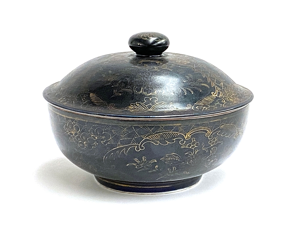 A large Chinese porcelain bowl and cover, dark blue ground with gilt pattern, orange character marks