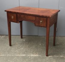 A George III lowboy with three drawers, tapering legs, 86x49x73cmH