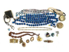 A mixed lot of jewellery to include blue glazed pottery beads; cameo pendants; white metal trinket
