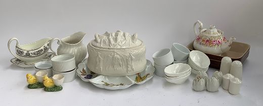 A mixed lot of ceramics to include Royal Doulton; Portmeirion Oven to Table lidded tureen; Royal