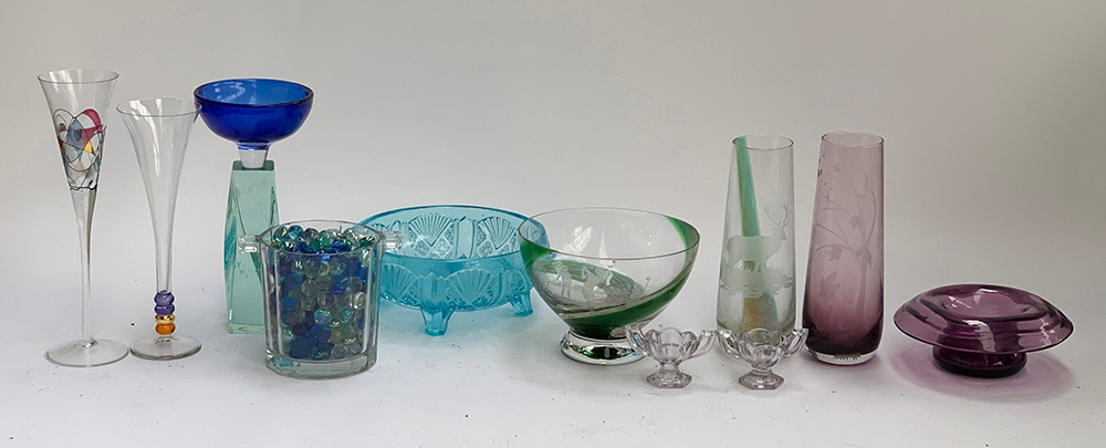A mixed lot of mainly coloured glass to include Caithness bowl engraved with golf scenes, two