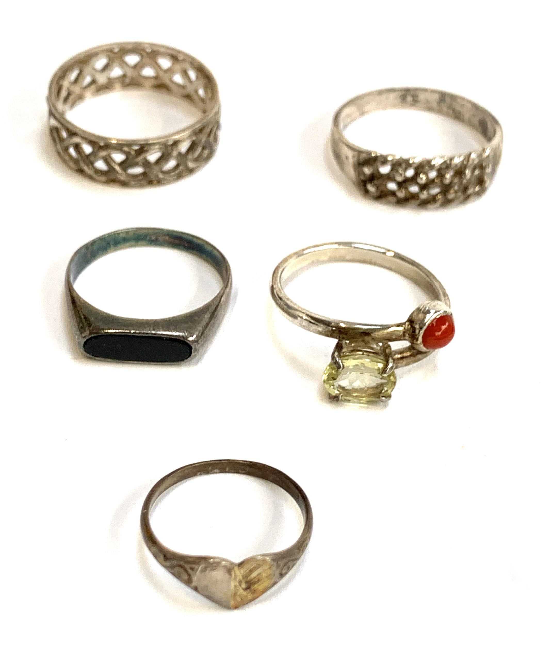 A quantity of mainly silver jewellery, to include keeper ring, heart ring, citrine and coral set - Image 2 of 3