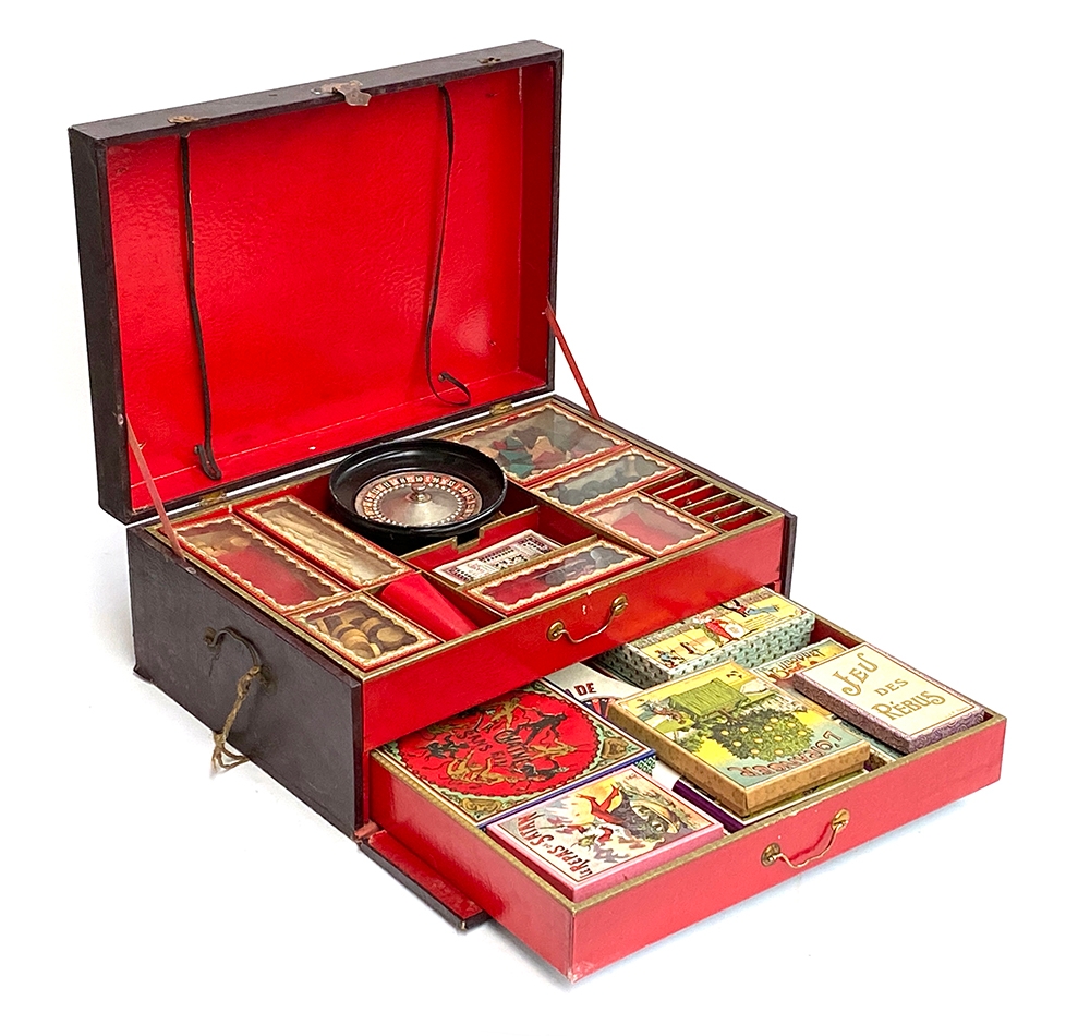 A French 'Jeux' games compendium, box af, 41cmW - Image 3 of 5