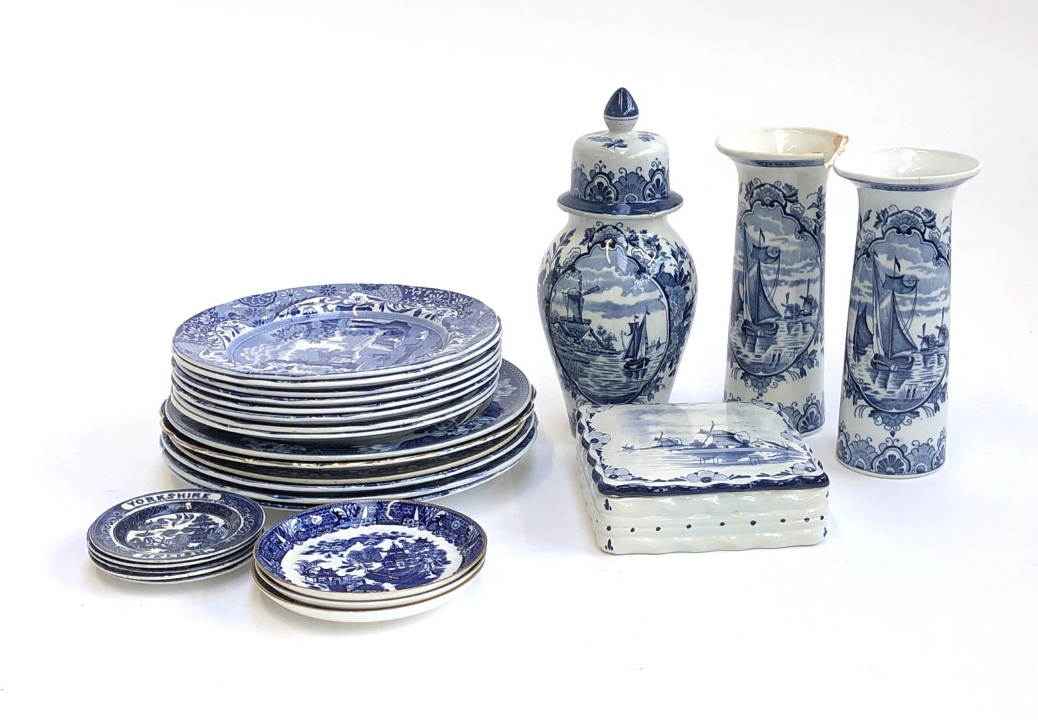 A quantity of blue and white ceramics to include a pair of delft vases (af), Copeland Spode