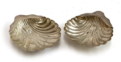 A pair of Edwardian silver scallop shell pin dishes by James Deakin & Sons, Sheffield 1901, 3.6ozt