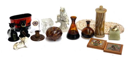 A mixed lot to include onyx table lighter; Villeroy & Boch clock; faux tortoiseshell dressing