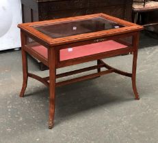 A small 20th century mahogany bijouterie table with bevelled glass top, 60x39x46cmH