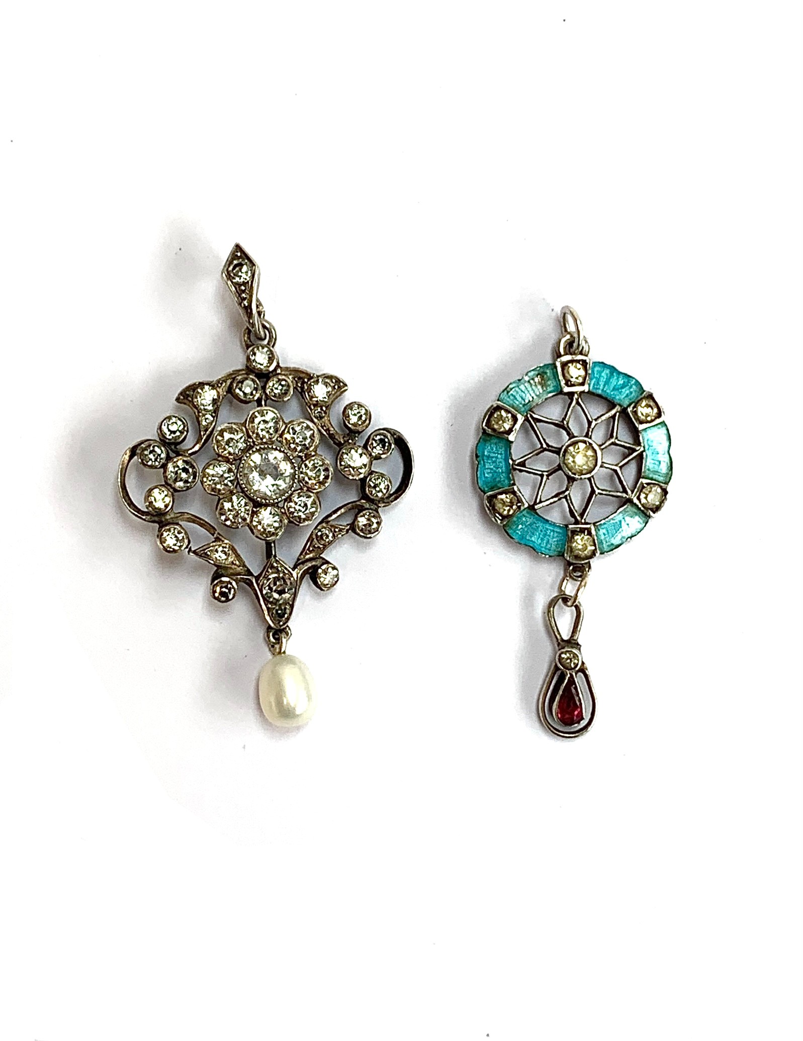 An Edwardian silver and paste lavalier pendant (af), 3cmW; together with a further early 20th