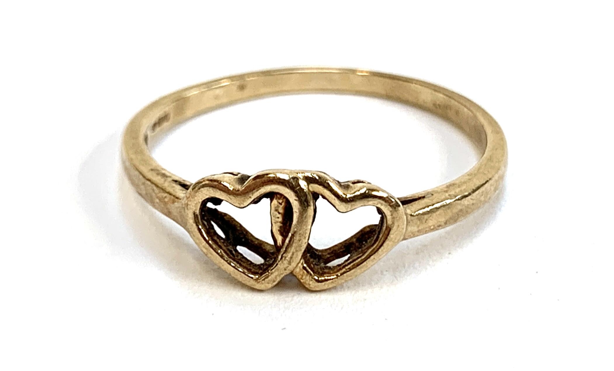 A 9ct gold double heart ring, size N, 1.3g